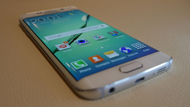 Samsung Galaxy S6 Edge Plus screen randomly blinks & flickers due to liquid damage, more screen issues