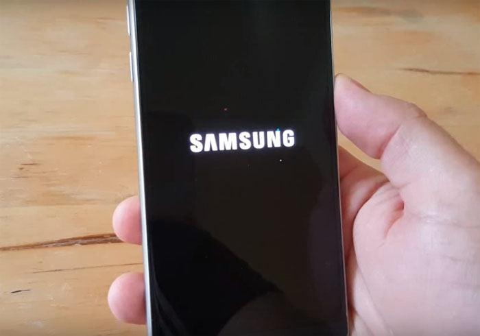 Galaxy-S6-keeps-rebooting