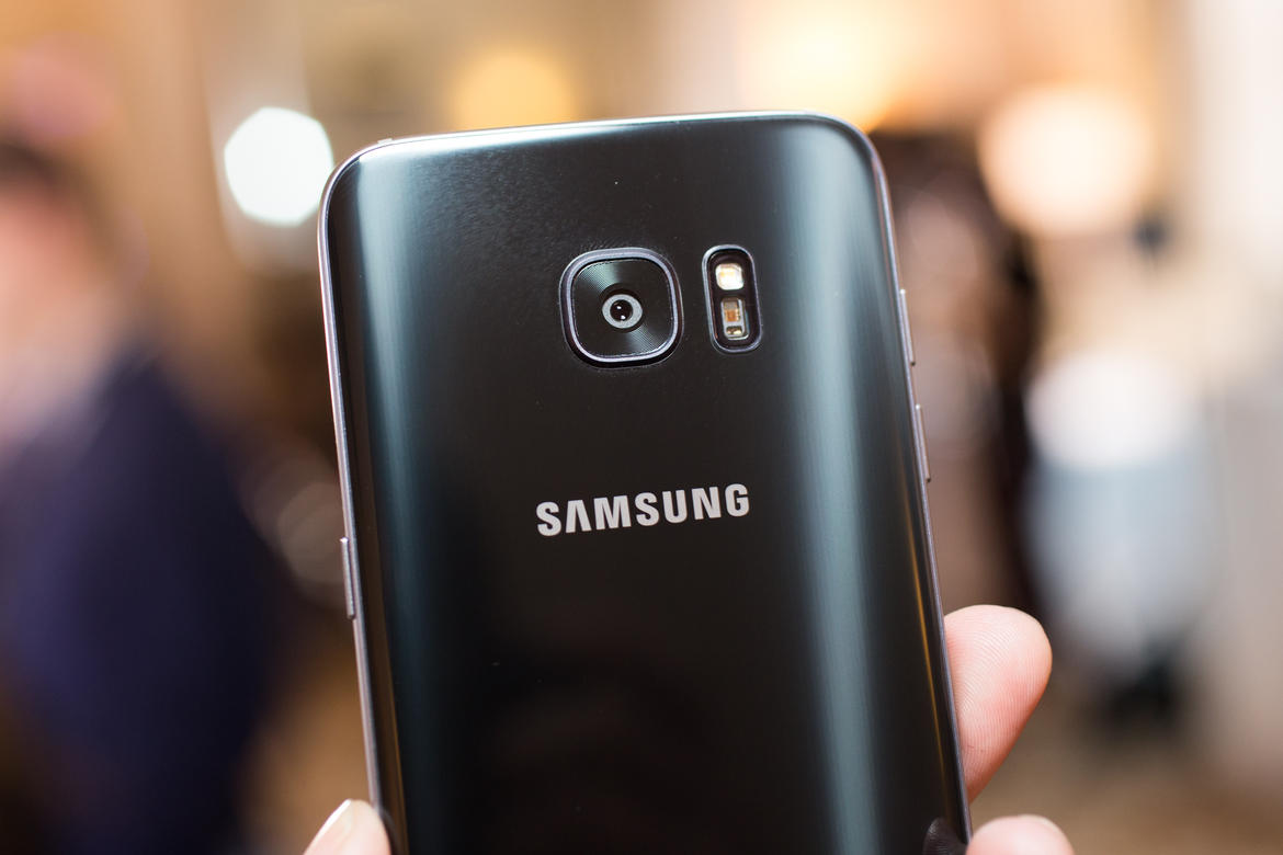 String string Ga naar beneden Tien jaar How to fix Samsung Galaxy S7 Edge “Warning: Camera failed” error  [Troubleshooting Guide]