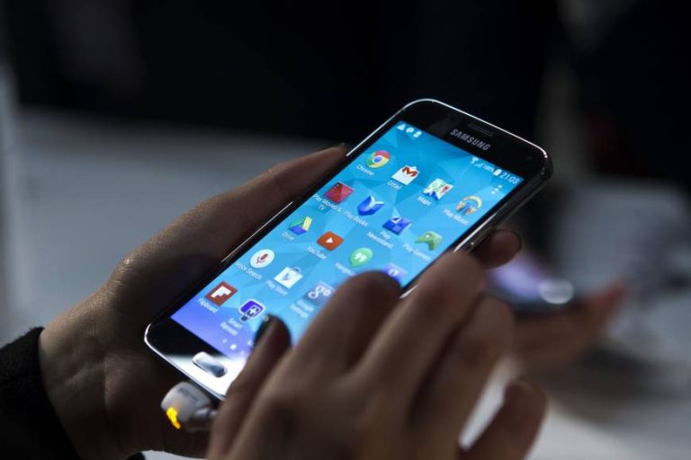Delay in sending and receiving SMS on Galaxy S7 Edge, other issues