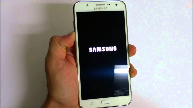 Samsung Galaxy J7 booting up