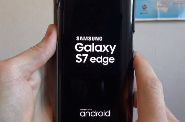 Galaxy S7 Edge randomly reboots