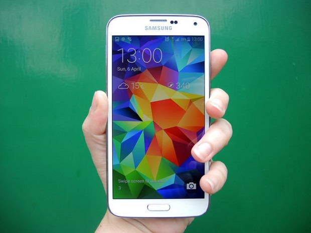 Samsung Galaxy S5 Screen Flickers Green When Brightness Is Low Issue & Other Related Problems