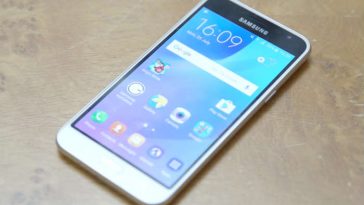 Samsung Galaxy J3 apps crashing