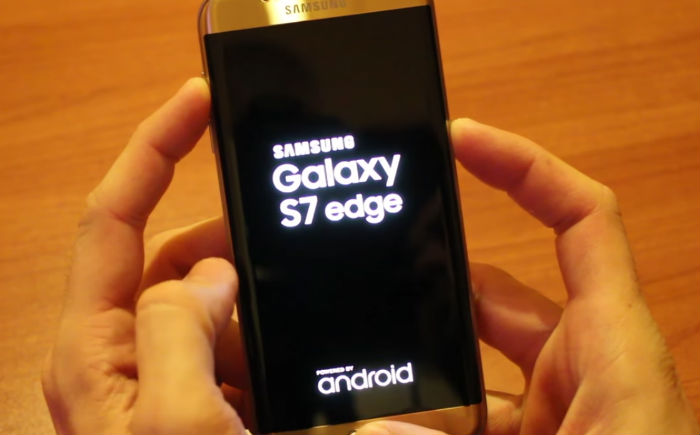 Samsung Galaxy S7 Edge Keeps Rebooting After The Nougat Update