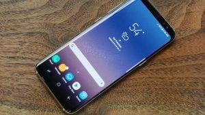 Galaxy S8 apps not showing notifications, stuck in lock screen, other issues