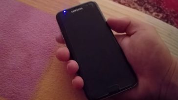 Samsung Galaxy S7 Edge black screen with light