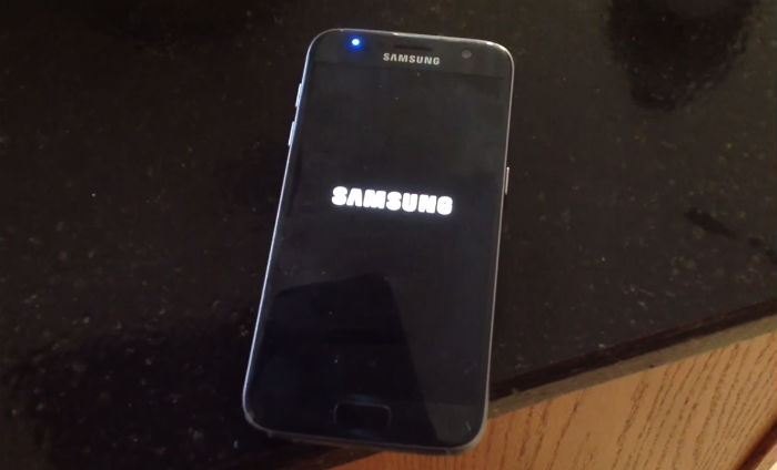 Samsung Galaxy S7 keeps restarting