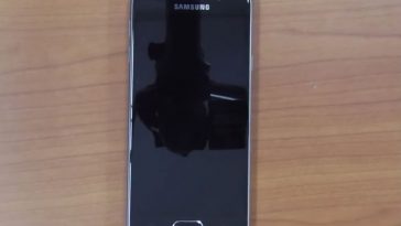 Samsung Galaxy A3 screen flickering black screen