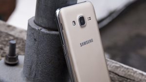 Samsung Galaxy J5 shows ‘moisture detected’ warning when plugged in and not charging [Troubleshooting Guide]