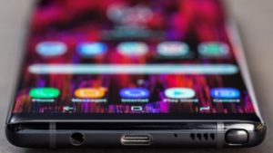 What to do with Galaxy Note 8 that powers on but with a black screen