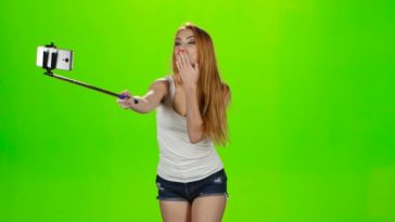 girl with selfie stick