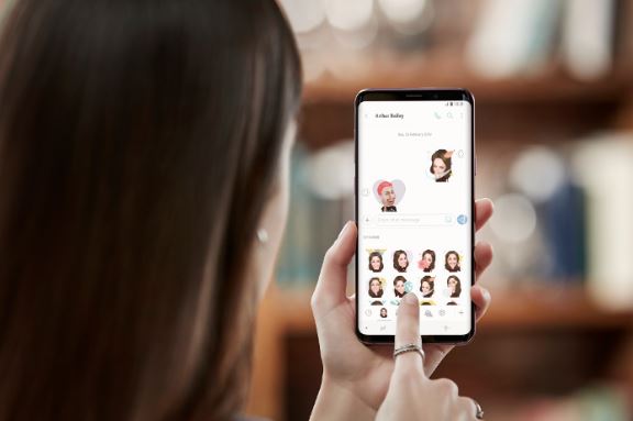 What to do if Galaxy S9 photos taken by selfie cam shows black dot on the nose
