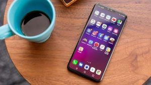 How to remove or hide the notch on LG V40 ThinQ