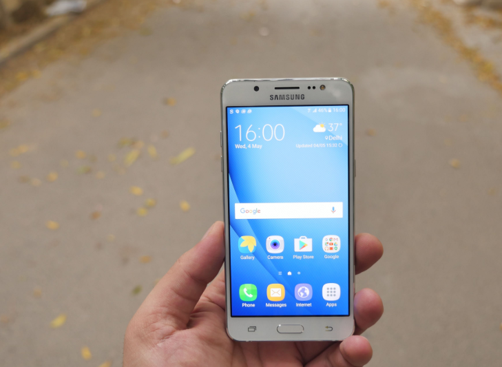 How to fix Samsung Galaxy J5 (2018) is blank and not responding issue