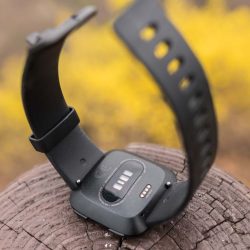 How to switch online bands on fitbit versa