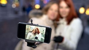 5 Best Selfie Sticks For Galaxy Note 10 Plus
