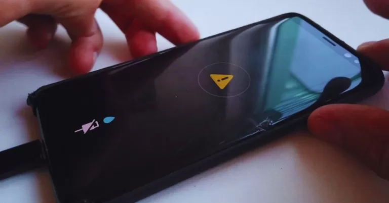 galaxy s10 moisture detected