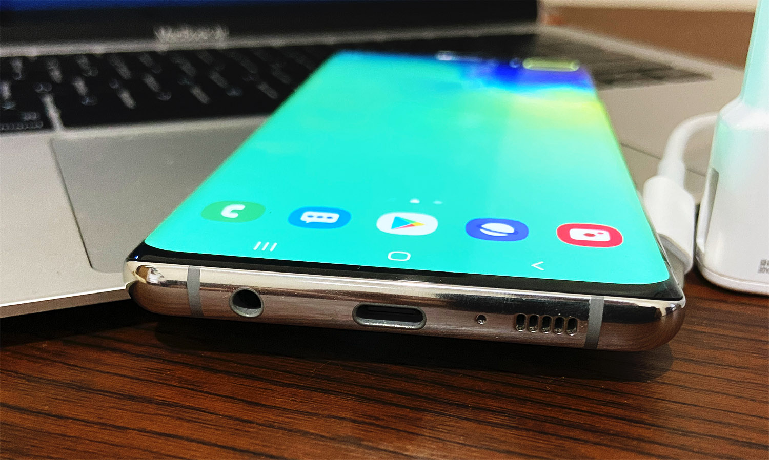 galaxy s10 won't charge check charging port