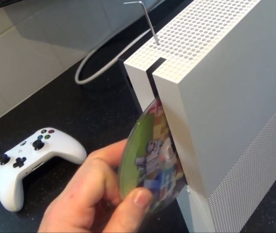 Easy Fix For Xbox One With A Stuck Disc Issue (Disc Drive Won’t Open)