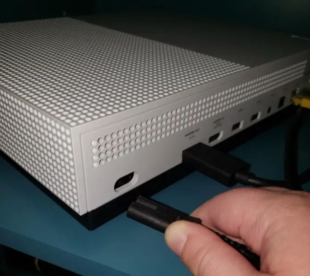 disconnecting power cable from Xbox One