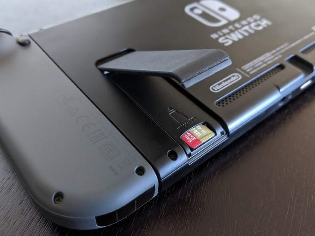 does the nintendo switch need an sd card
