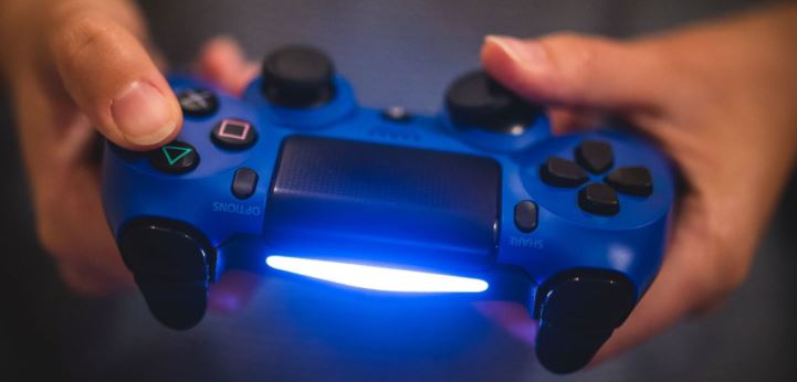 PS4 controller solid blue light