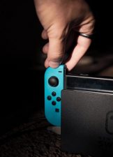 How To Fix Nintendo Switch Controller Won't Charge | 2021