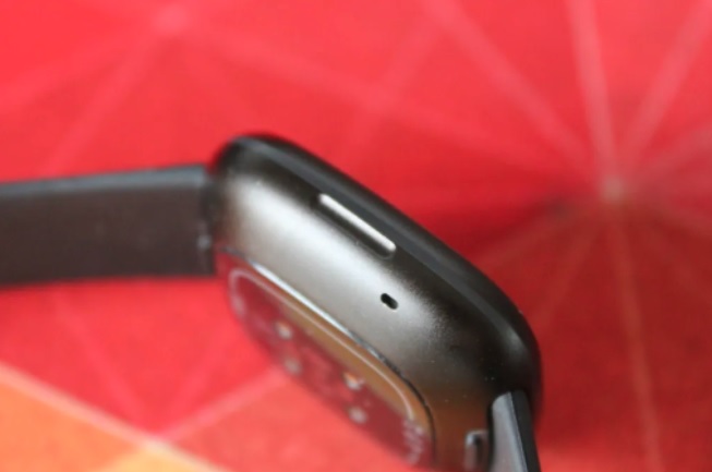 Fitbit Versa 3 side button