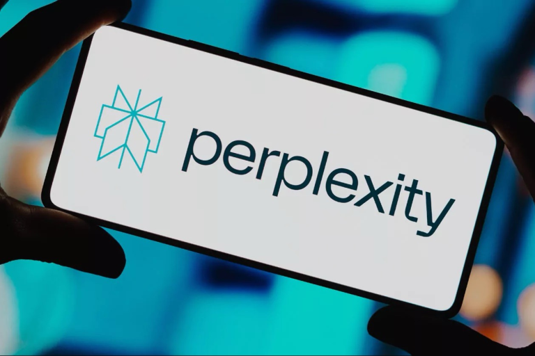 Perplexity AI Targets Smartphone Integration with Motorola Deal, Samsung Discussions Underway